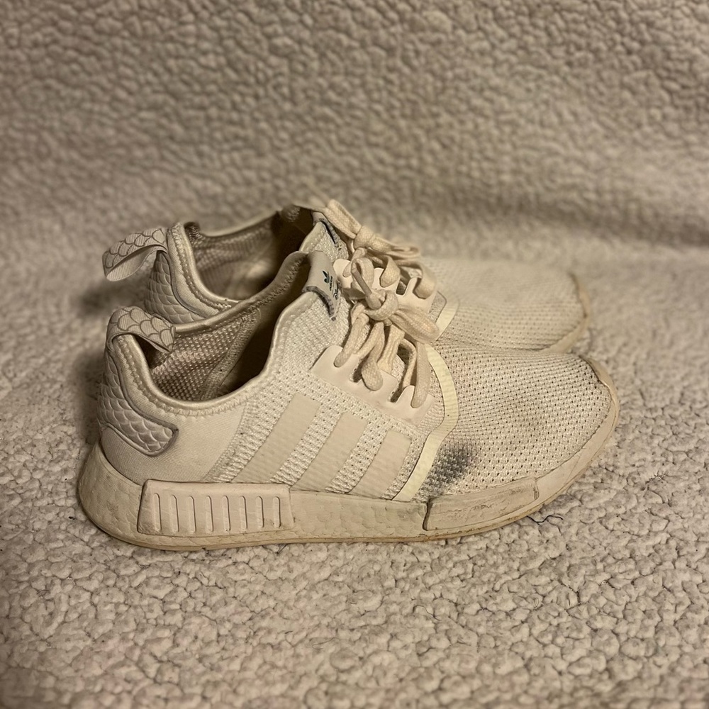 ***USED**** adidas 5/10 condition great workout shoe or running shoe ‼️‼️‼️‼️